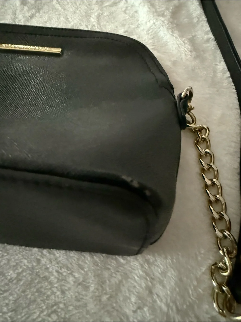Steve Madden Black Crossbody Bag With Gold  Chain Accents